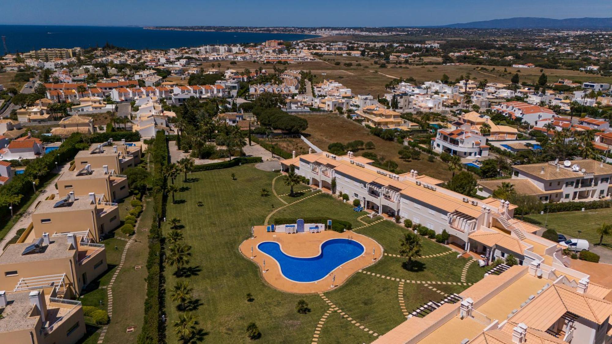 Apartamento No Condominio Baia Village Com Piscina アルブフェイラ エクステリア 写真
