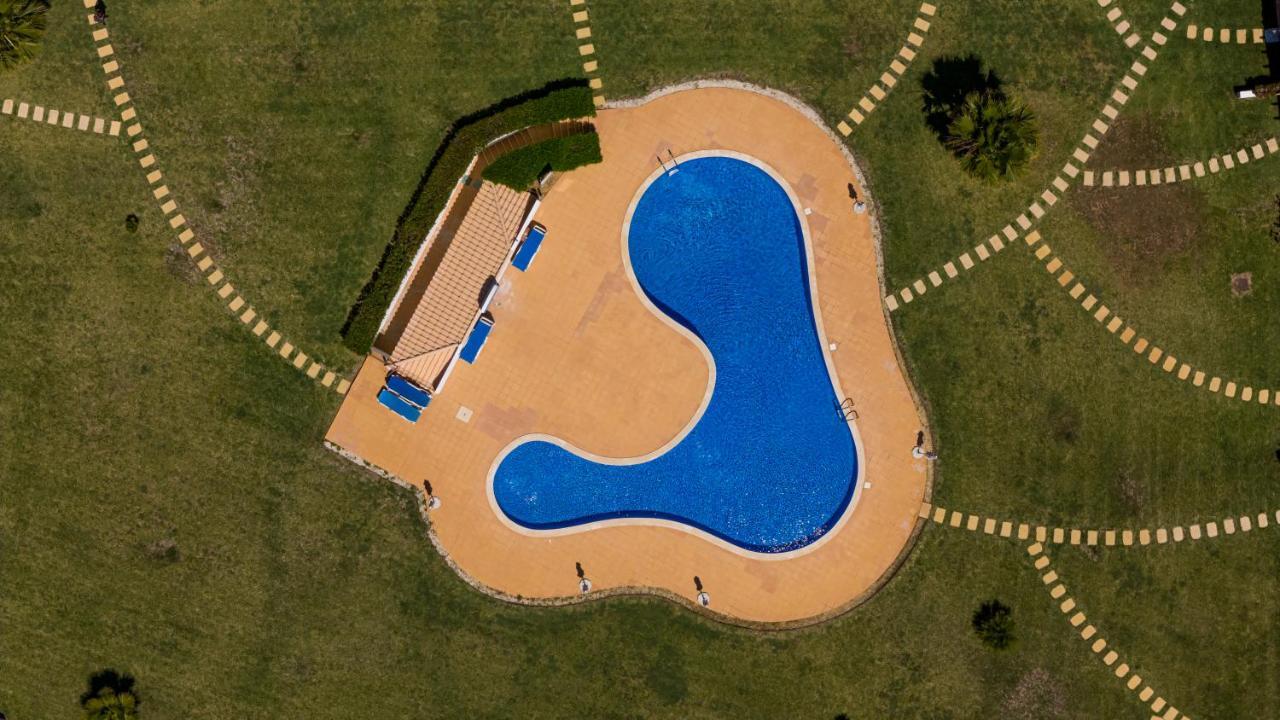 Apartamento No Condominio Baia Village Com Piscina アルブフェイラ エクステリア 写真