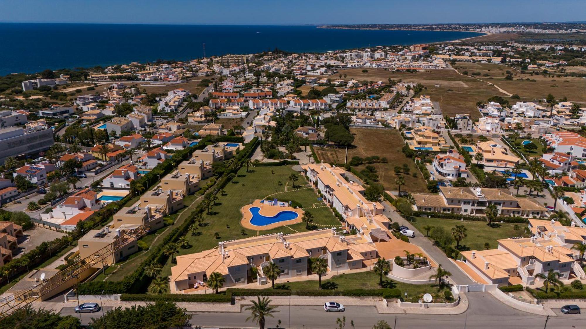 Apartamento No Condominio Baia Village Com Piscina アルブフェイラ エクステリア 写真