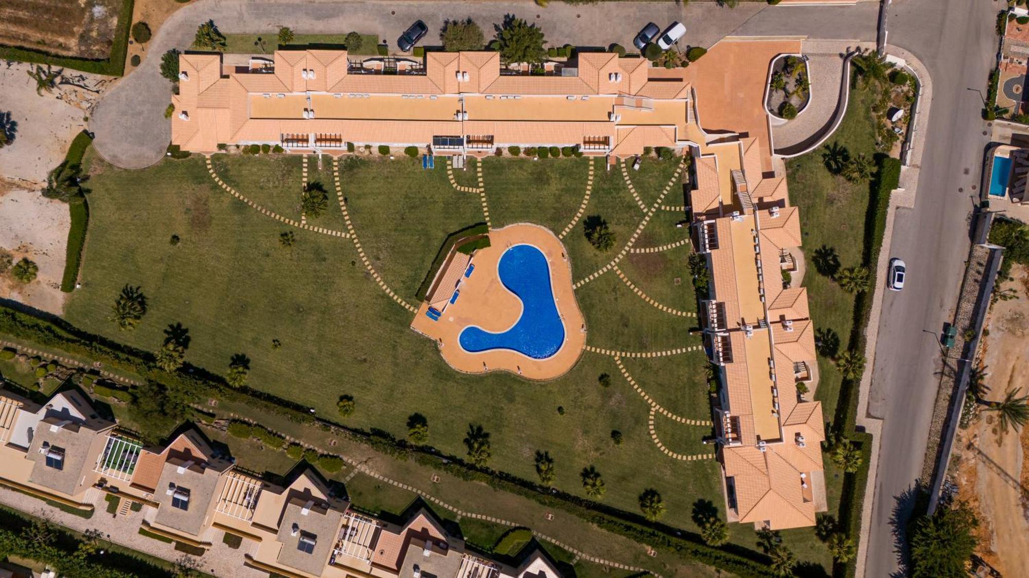 Apartamento No Condominio Baia Village Com Piscina アルブフェイラ エクステリア 写真