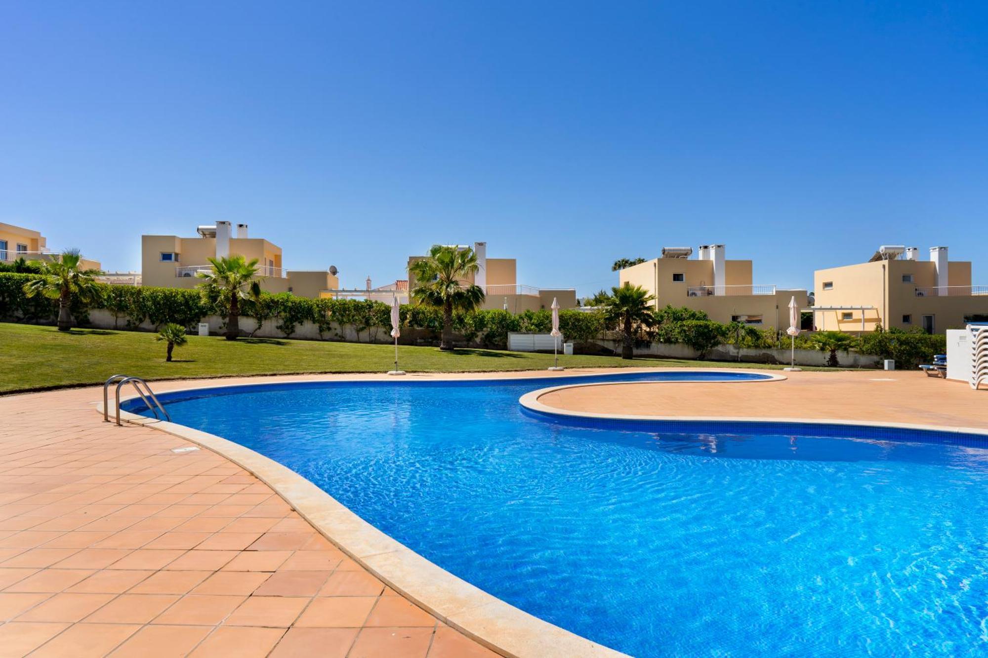 Apartamento No Condominio Baia Village Com Piscina アルブフェイラ エクステリア 写真